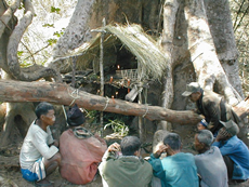 2001年12月　ラオス　サワンナケート県のPhou Xang He保護地域周辺の村落
